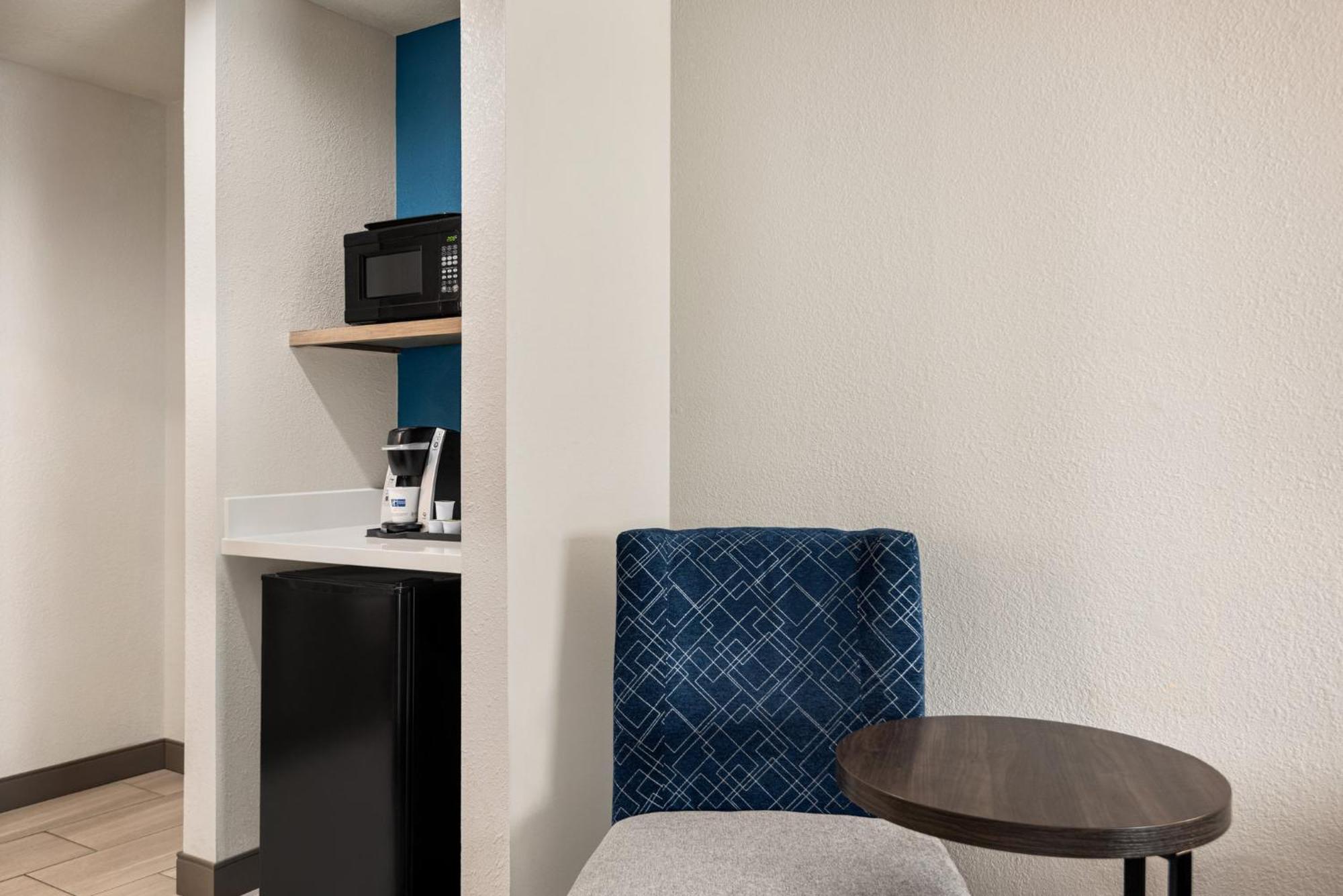 Holiday Inn Express Morgantown By Ihg Exterior photo